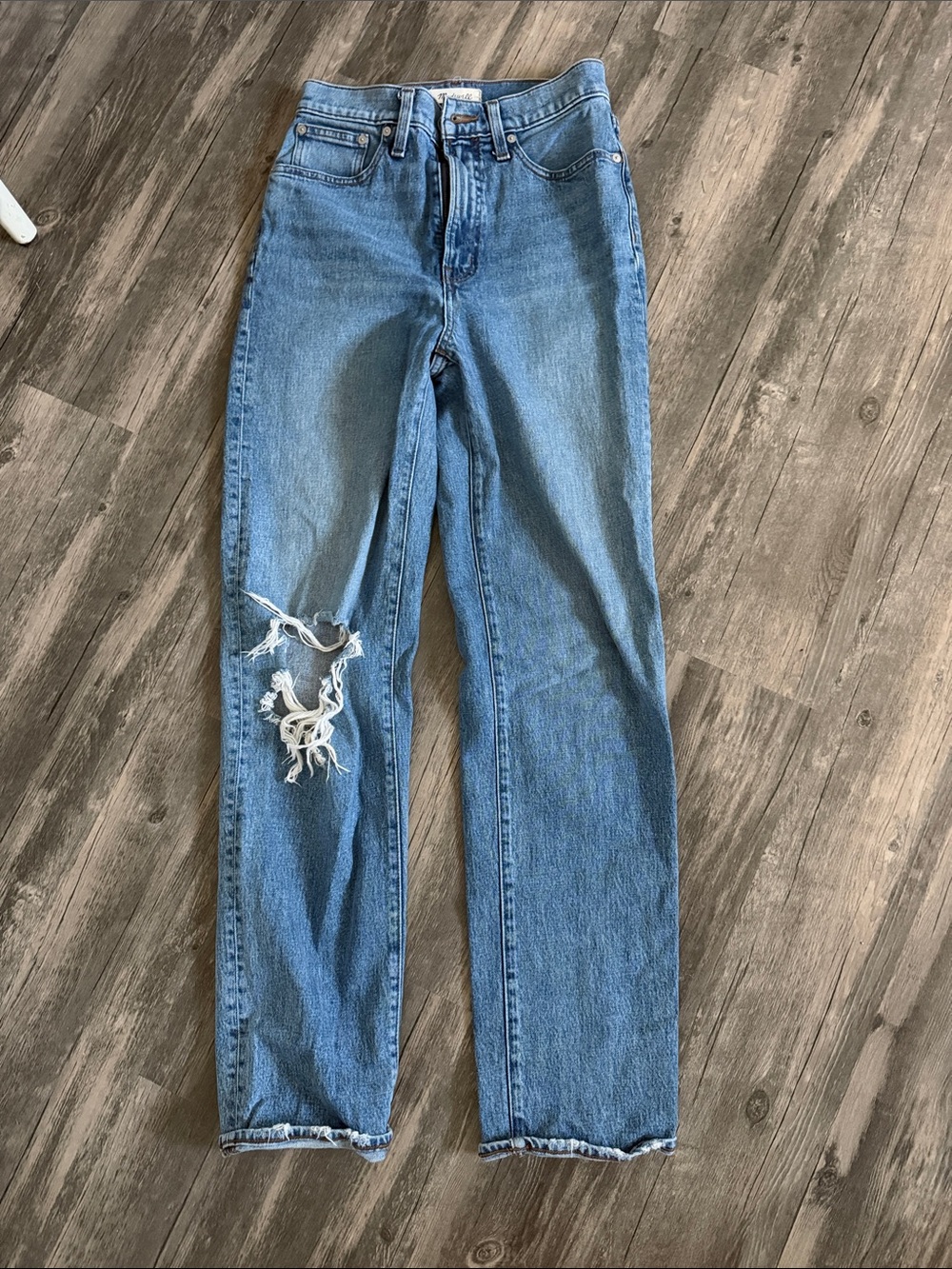 Madewell Light Blue Straight-Leg Jeans with Distressed Knee